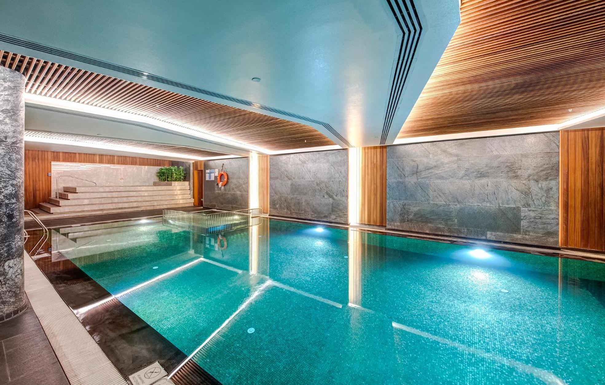 Doubletree By Hilton Istanbul - Piyalepasa Hotel Exterior photo The swimming pool at the hotel