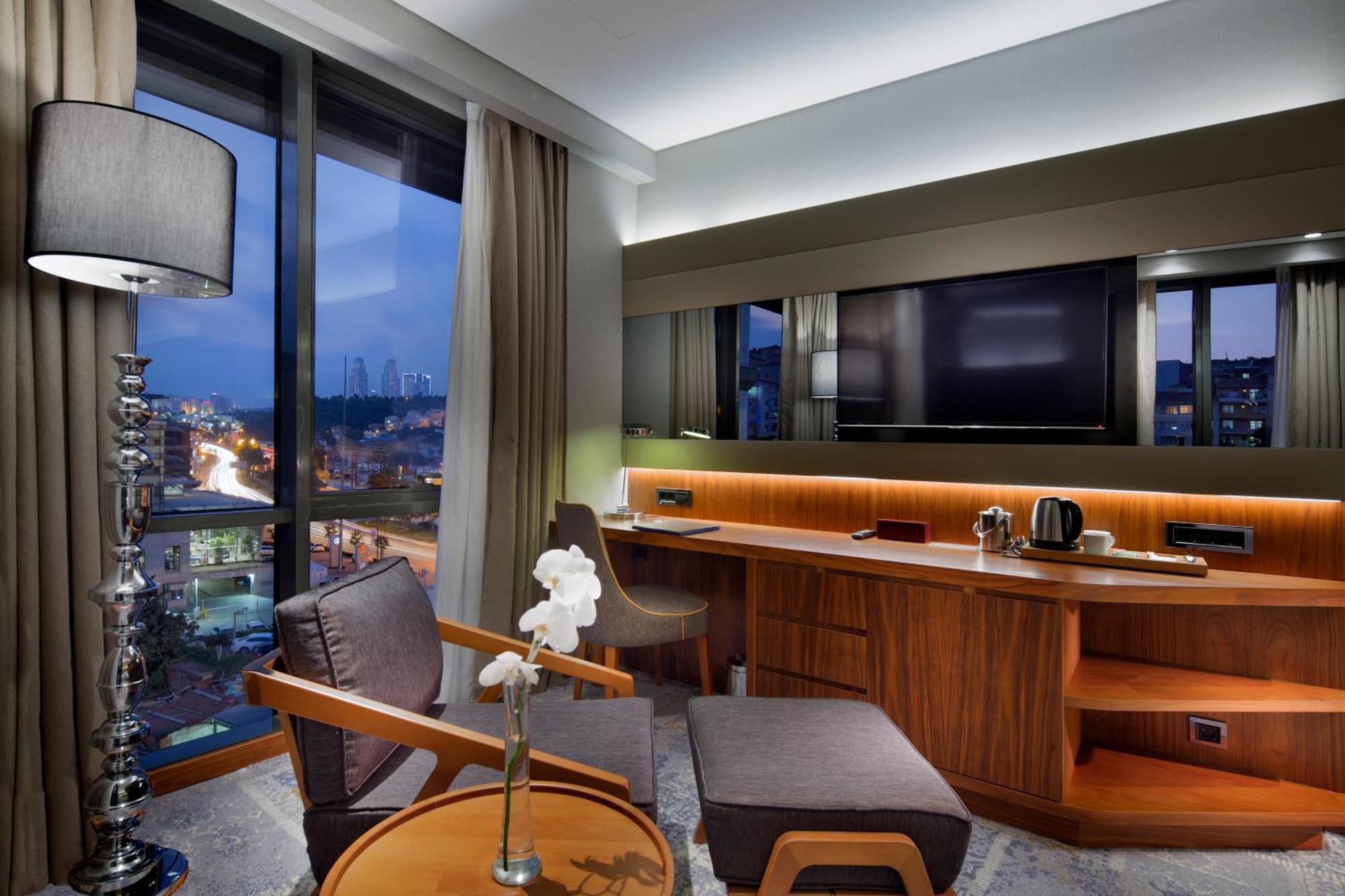 Doubletree By Hilton Istanbul - Piyalepasa Hotel Exterior photo A room at the hotel