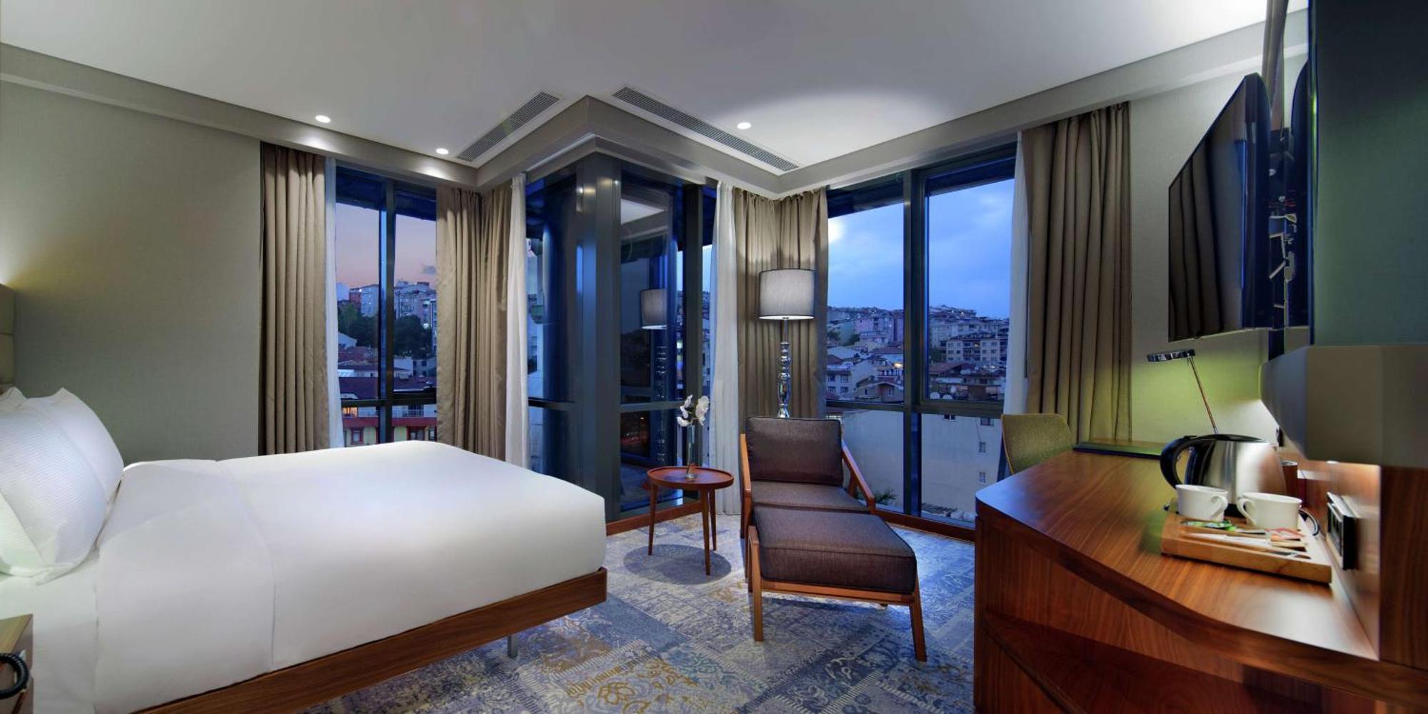 Doubletree By Hilton Istanbul - Piyalepasa Hotel Exterior photo Deluxe Room