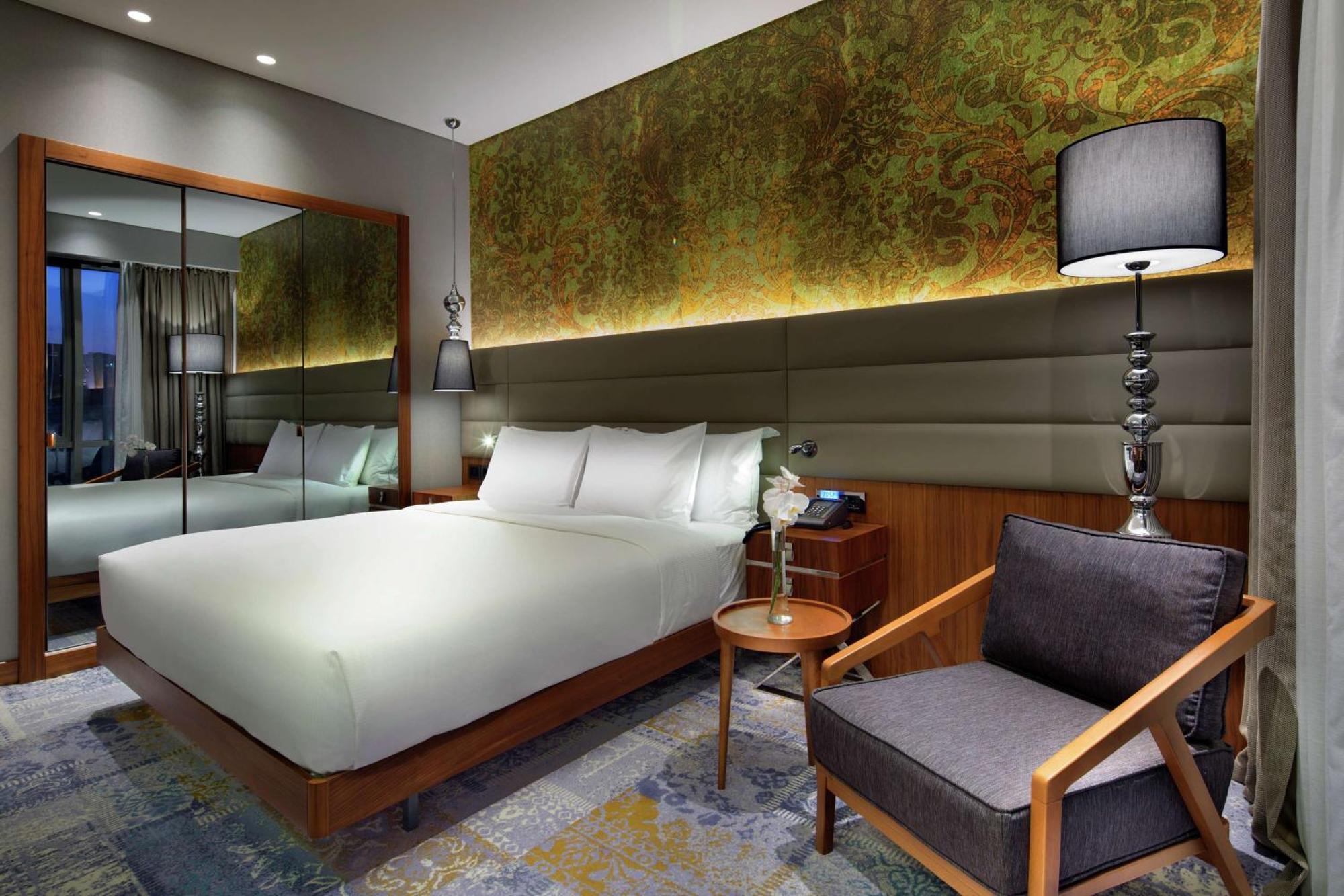 Doubletree By Hilton Istanbul - Piyalepasa Hotel Exterior photo Deluxe Room