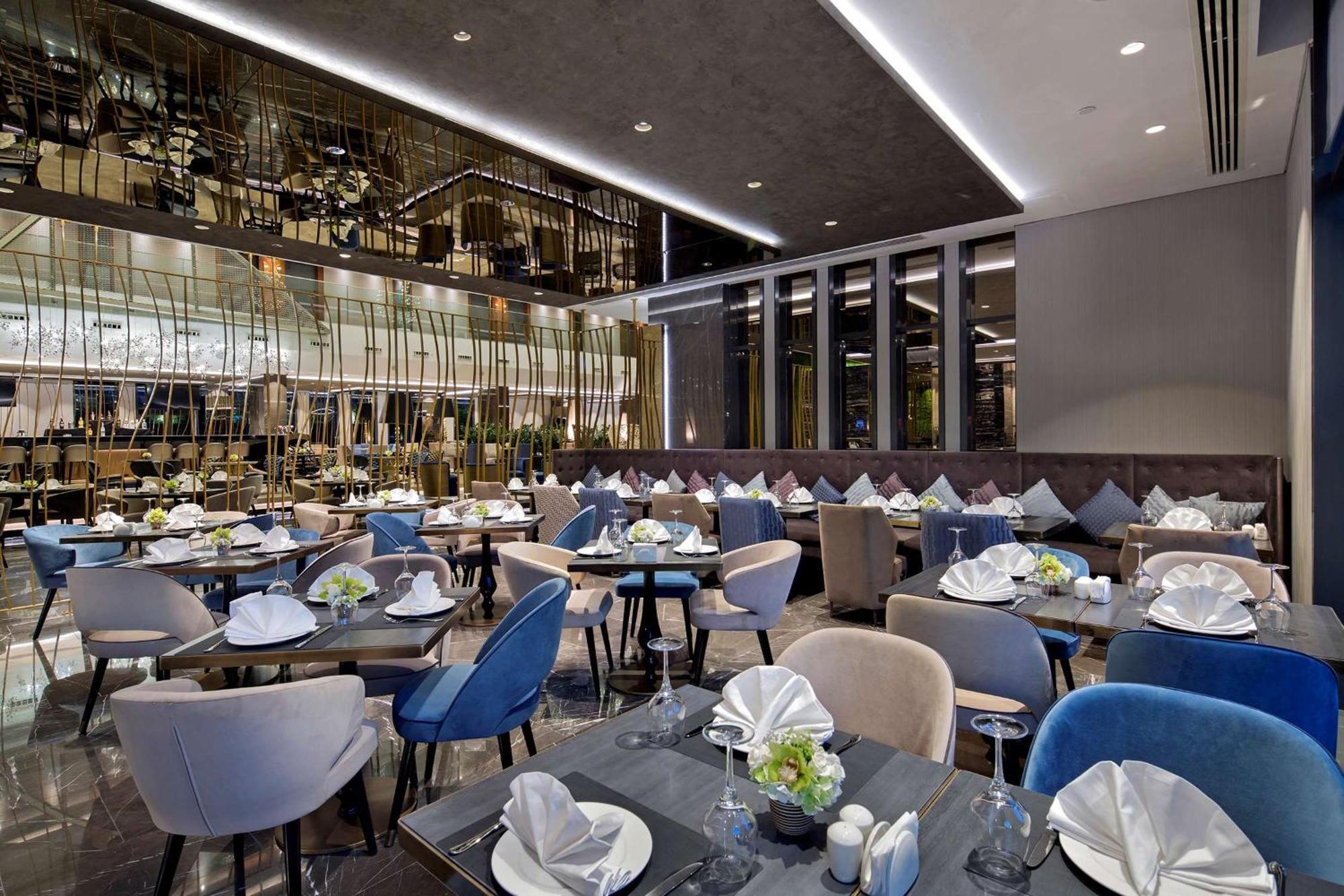 Doubletree By Hilton Istanbul - Piyalepasa Hotel Exterior photo The interior of the restaurant