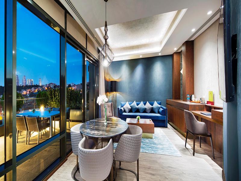Doubletree By Hilton Istanbul - Piyalepasa Hotel Exterior photo The living room of a Sky Suite